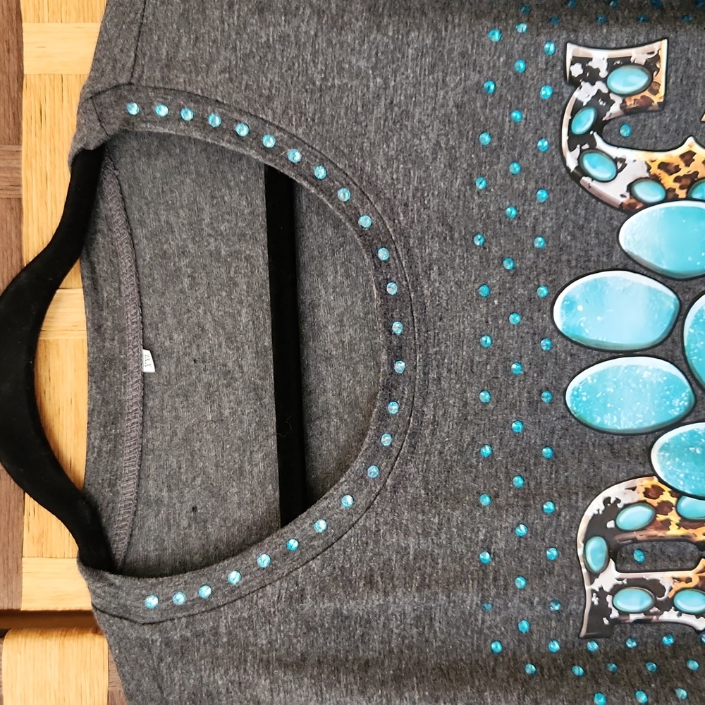 NWOT! Custom Dog mama tshirt with diamonds - Picture 5 of 8